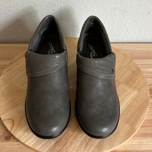 Easy Street Darcy Womens Round Closed Toe Slip-On Shoe